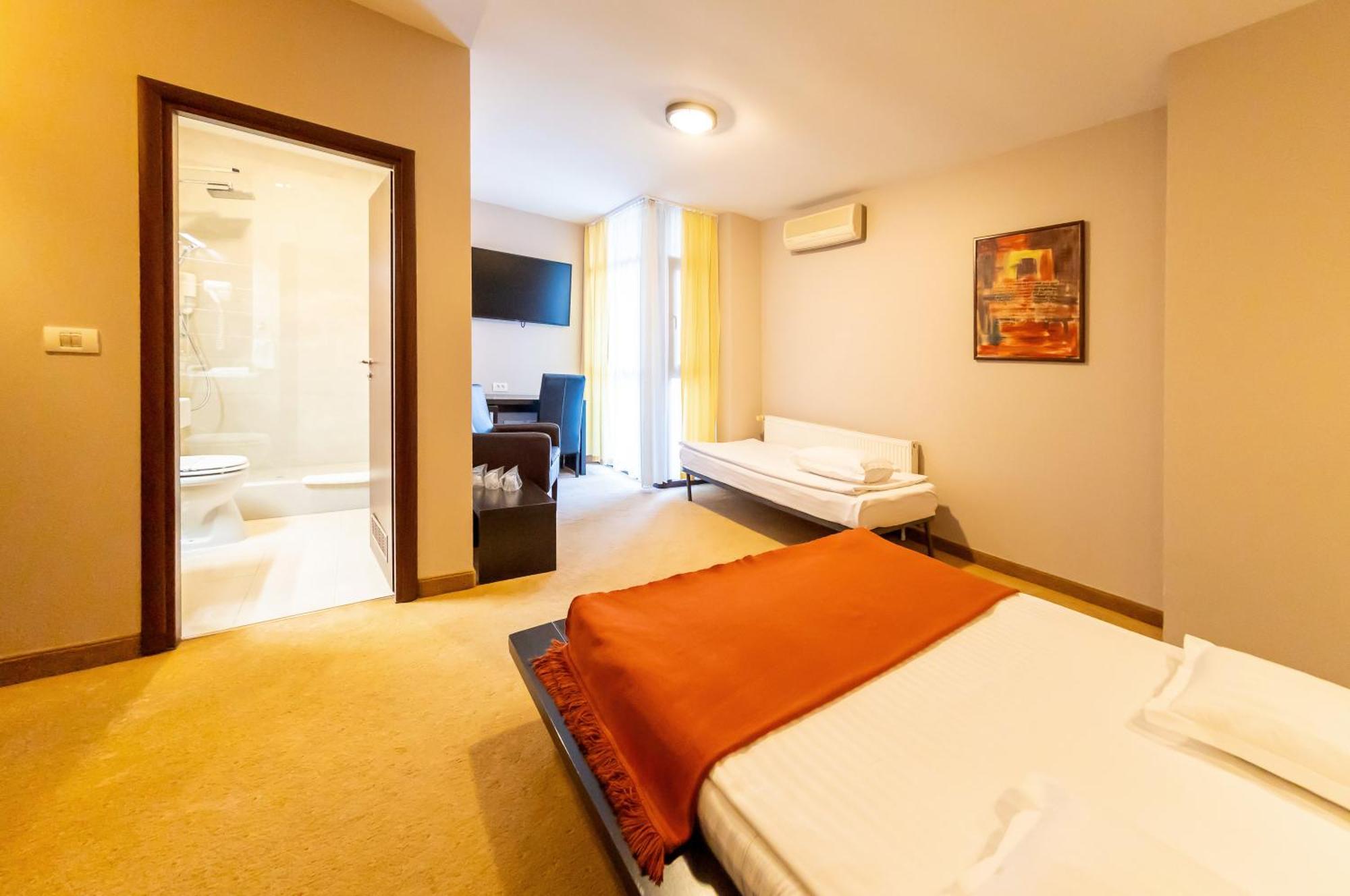 Hotel Maxim Arad Exterior photo