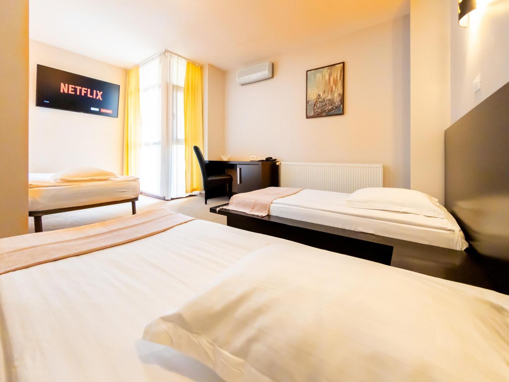 Hotel Maxim Arad Exterior photo