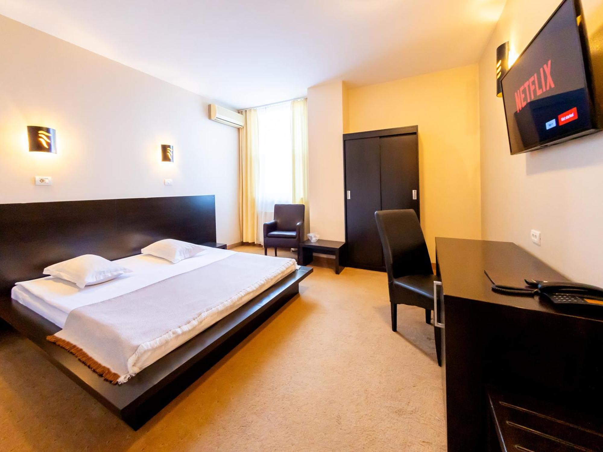 Hotel Maxim Arad Exterior photo