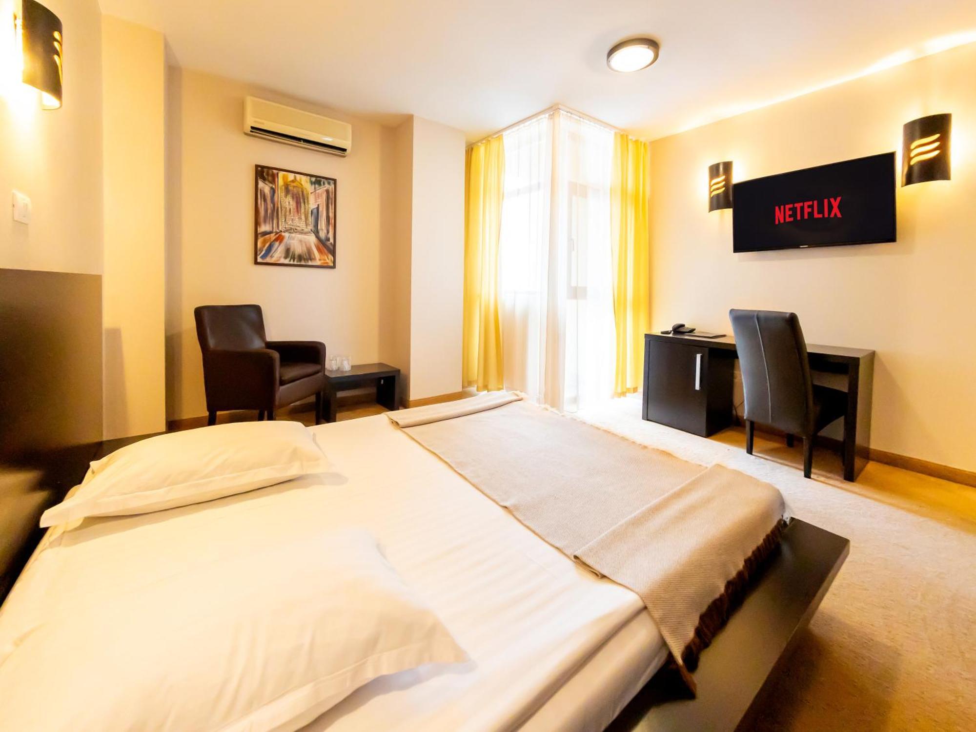 Hotel Maxim Arad Exterior photo